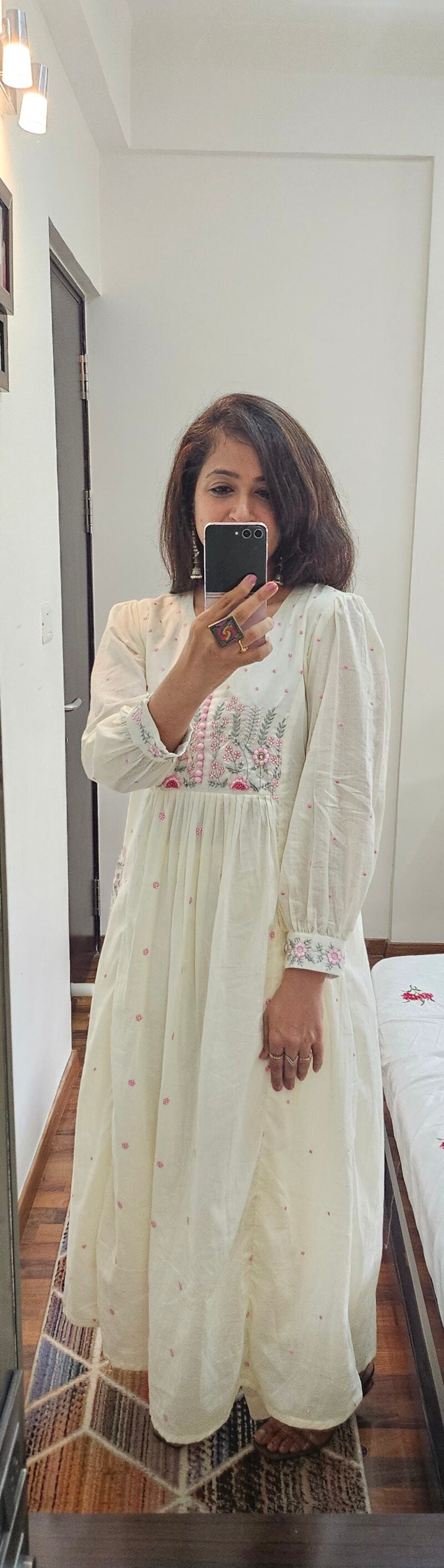 Sukoon – White And Pink Dupatta Suit With Thread Work.