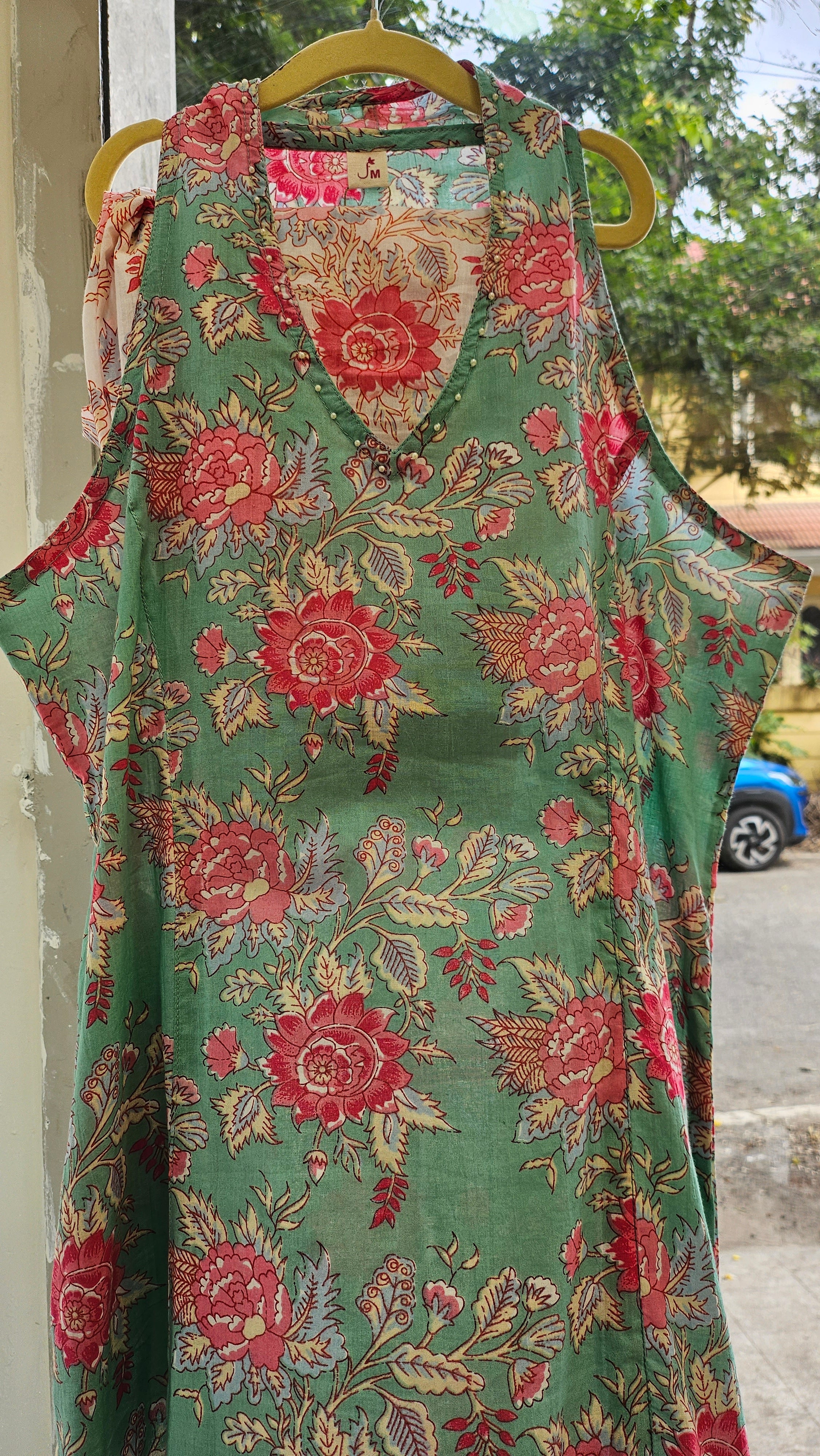Halter Neck Floral Print Kurta-Pant