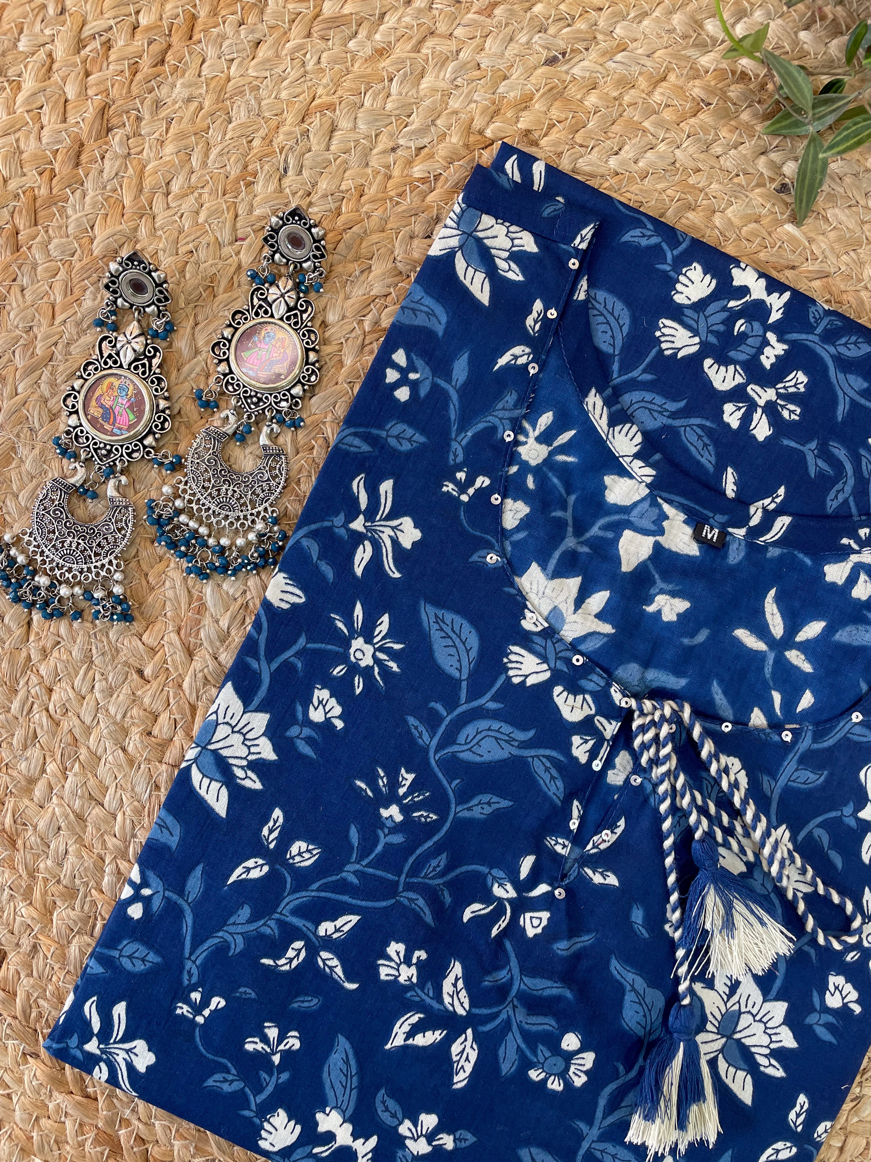 Floral Print Cotton Straight Kurta with Tassel Tie-Up Neck