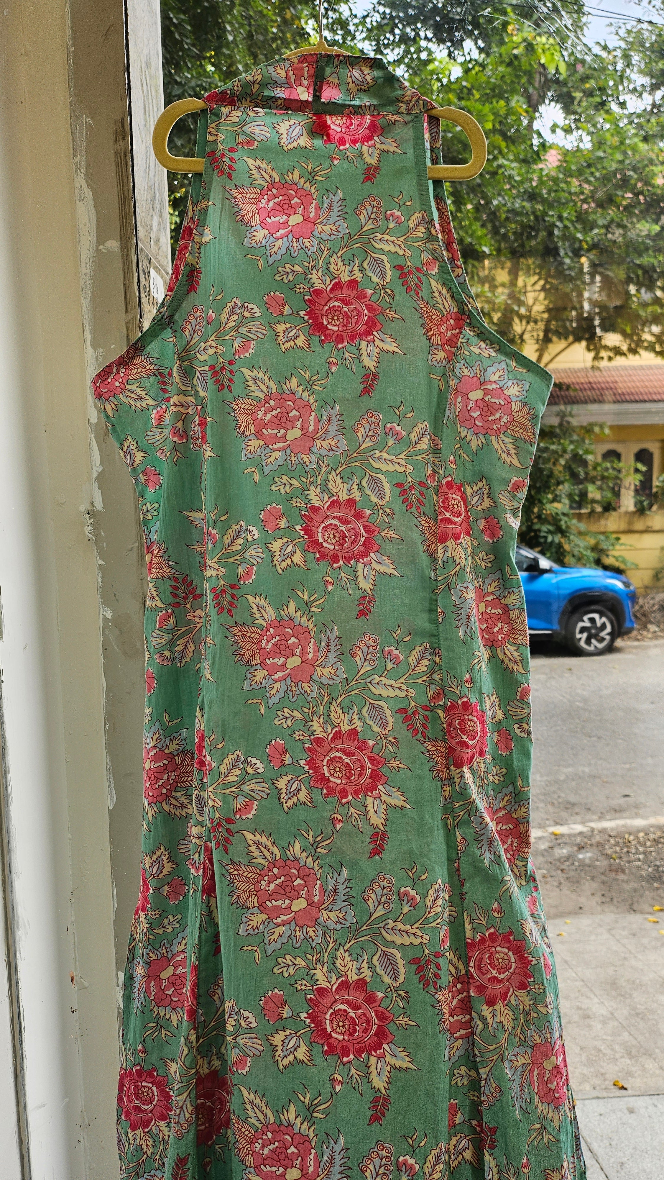 Halter Neck Floral Print Kurta-Pant